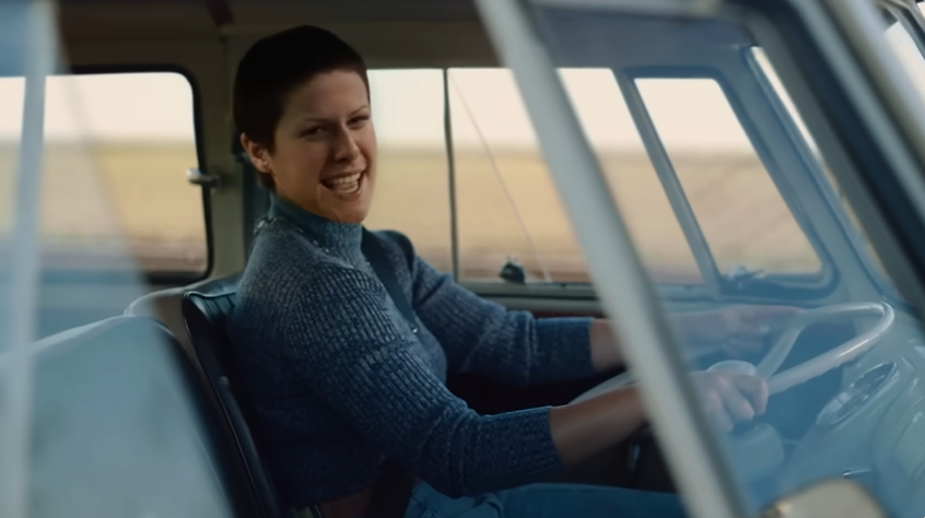 Fragmento do comercial da Volkswagen feito com recursos de IA em que aparece a cantora Elis Regina